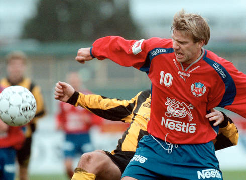 Hans Eklund försöker bryta sig loss