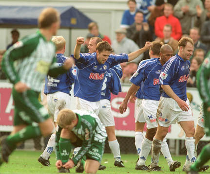  Saken är - i princip - klar Halmstad BK vinner allsvenskan år 2000. Halmstad - Stefan Selakovic - jublar efter 2-0 målet.