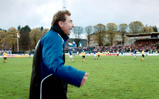  Halmstad BK Svenska mästare år 2000. Tom Prahl, tränare Halmstad jublar