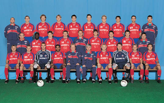   Magnus Svärd (naprapat), Marcus Lindberg, Jesper Jansson, Ulrik Jansson, Jozo Matovac, Mats Wejsfelt, Marcus Ekenberg, Mikael Gustavsson, Rade Prica,  Christer Olsson. Mellersta raden fr v:  Larry Larsson, John Pelu, Ola Nilsson, Nicklas Persson,Hans Carell (ass. tränare), Mikael Hansson, Lars Bakkerud, Christian Järdler, Sverker Eliasson (materialförvaltare). Främre raden fr v:  Erik Wahlstedt, Christoffer Andersson, Fredrik Larsson, Alvaro Santos, Jörgen Lennartsson (ass. tränare), Nanne Bergstrand (tränare), Björn Johansson, Sven Andersson, Hans Eklund, Mattias Lindström.
