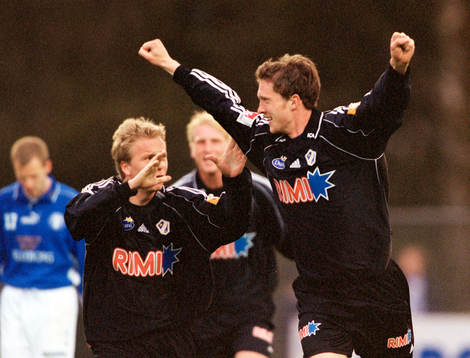 Mikael Nilsson, Halmstad gratuleras av Björn Carlsson