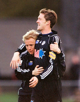 Mikael Nilsson, Halmstad gratuleras av Björn Carlsson