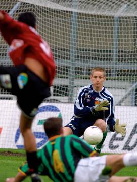 Fotboll, Superettan, GAIS-Landskrona. Hasan Cetinkaya tar