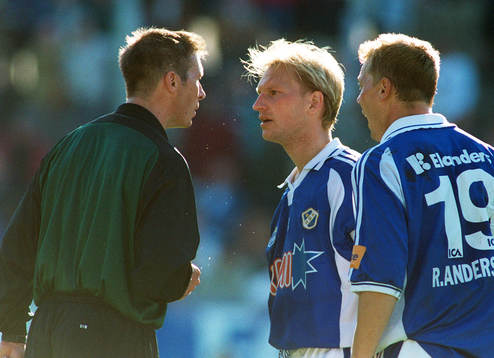 Domaren Jonas Hagberg kom i hetluften, när han dömde bort