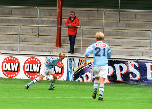 Fotboll, dam. Tomma läktare