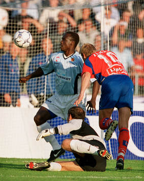 Richard Mensah räddar på mållinjen sedan Hans Eklund