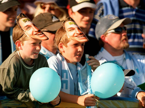 Zlatan-feber, unga supportrar med Zlatan-masker