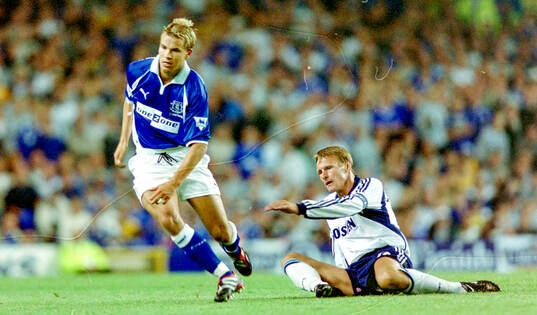  Evertons Niclas Alexandersson against Spurs Teddy Sheringham.