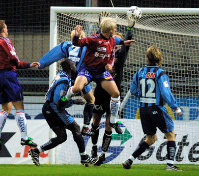 Johan Anegrund, Örgryte nickar in sitt 1-0 mål