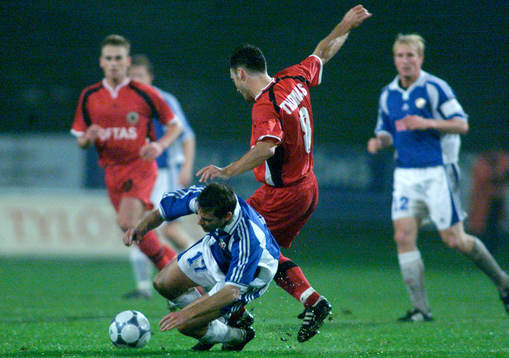 Fotboll, Uefacupen, Halmstad - Ankara Genclerbirgili. Stefan Selakovic, Halmstad och Thomas Zdebel, Ankara Genclerbirgili