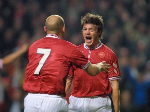 Fotboll, Danmark. Dennis Rommedahl och Thomas Gravesen, Danmark jublar