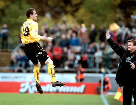  Elfsborg spelar i allsvenskan även nästa år genom dagens seger över Norrköping. Målskytten Jurica Siljanoski jublar tillsammans med B-A Strömberg, tränare Elfsborg efter segermålet