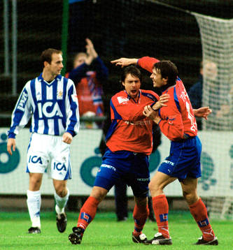  Målskytten Lars Bakkerud och Michael Hansson, Helsingborg jublar efter 1-0