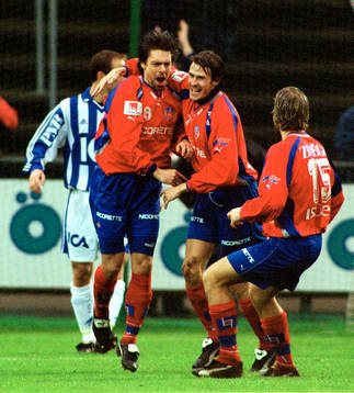 Målskytten Lars Bakkerud och Michael Hansson, Helsingborg