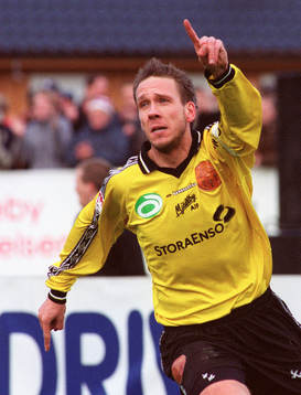 Jens Hermansson signalerar för 1-0