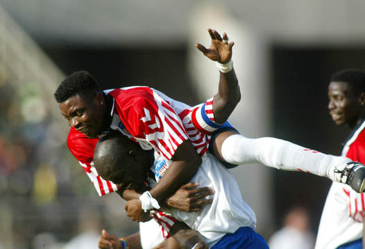  Afrikanska mästerskapen, Mali - Liberia :0-1, George Weah, målskytten, grattas..