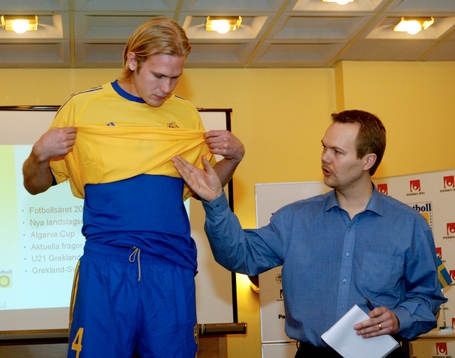 Stefan Alvarsson, Adidas och Mikael Dorsin. Landslagströja