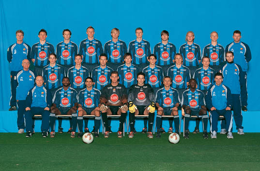  Bakre raden fr v; Johan Forsbring, naprapat, Kim Källström, Markus Karlsson, Richard Henriksson, Magnus Pehrsson, Elias Storm, Johan Wallinder, Mikael Dorsin, Patrik Eriksson Ohlsson, Kjell Frisk, målvaktstränare.