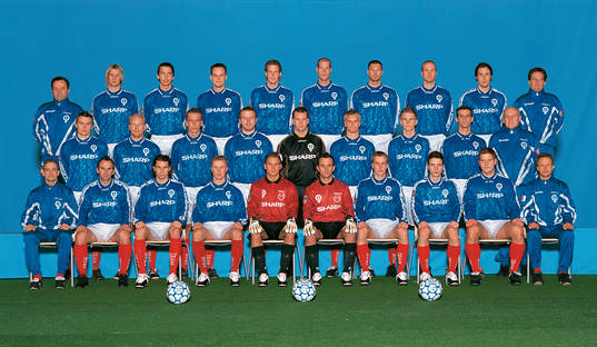  Bakre raden fr v; Bengt Holmudd, massör, Peter Edenholm, Adam Heimdal, Mats Haglund, Jonas Gunnarsson, Andreas Thomsson, Jonas Bergström, Henric Karlsson, Andreas Bäckmark, Per Birgersson, materialförvaltare.