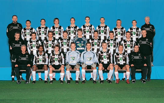  Bakre raden fr v; Håkan Pettersson, massör, Simon Dogan, Johan Larsson, Lasse Åkerberg, Peder Winsnes, Magnus Karlsson, Pelle Andersson, Fredrik Åström, Kristoffer Dyverfeldt, Eje Bladh, ledare. Mitten fr v; Sören Karlsson, målvaktstränare, Johan Jönsson, Jonas Holmqvist, Lasse Ström, Oskar Havås, Mikael Cupan, Henric Andersson, Chay Hews,  Lennart Linder, lagledare. Främre raden fr v; Stefan Mellberg, tränare, Benyam Seyoum, Johannes Gustavsson, Jonathan Ferm, Jakob Tenselius, Markus Hansson, Christoffer Jussila, Mikael Kalpacidis, assisterande tränare.
