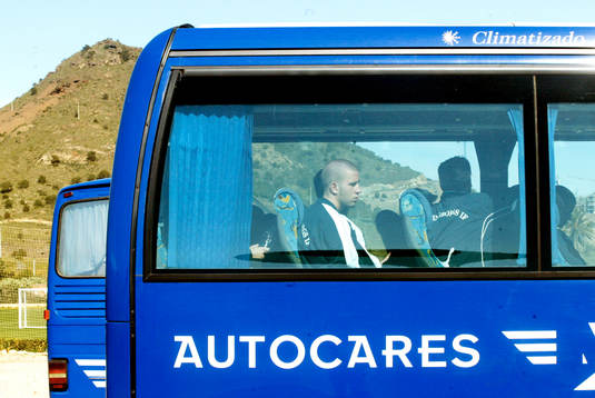 Mycket bussåkande, här Mattias Lindström