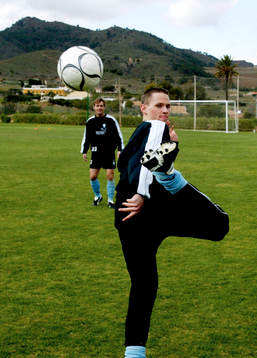 Jon Jönsson klackar i bakgrunden en imponerad Brian