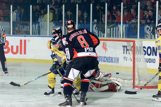 Pucken åker in bakom Hadelöv i Malmö-kassen. Anders