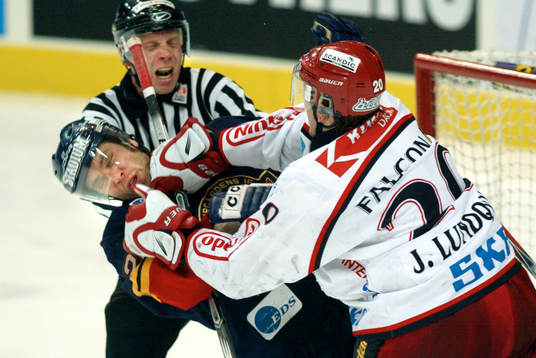 Jens Lundqvist, Frölunda håller rent framför egen kasse