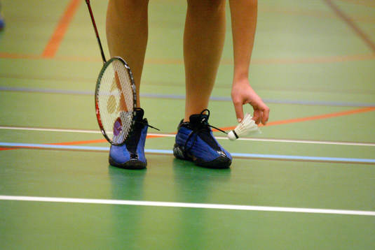 Badminton, SM för döva. skor, fötter, racket, fjäderboll