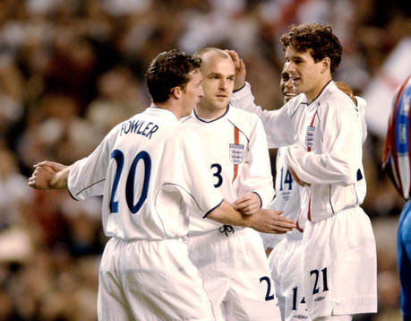  Englands Danny Murphy jublar efter sitt andra mål.
