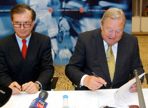  Kontraktskrivning UEFA Intertoto Cup, Friedrich Stickler, Ordförande European Fotball Pool Lennart Johansson, Ordförande UEFA