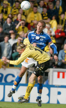 Marko Tuomela i en duell med Lars Nilsson