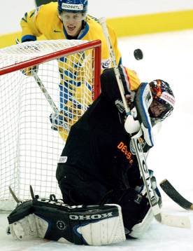 Kim Johnsson, Sverige lyckas sånär överlista