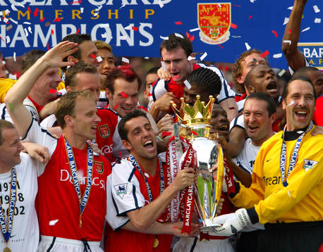  Fotboll, Engelsk , Premier League, Arsenal, Lagbild, Jubel, buckla, pokal, Dennis Bergkamp, Fredrik Ljungberg, Edu, David Seaman