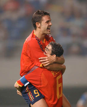  Fernando Hierro och Fernando Morientes, Spanien jublar (jubel).