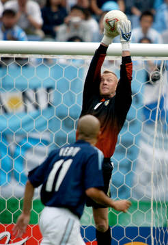 Magnus Hedman, Sverige räddar. Målvakt, räddning