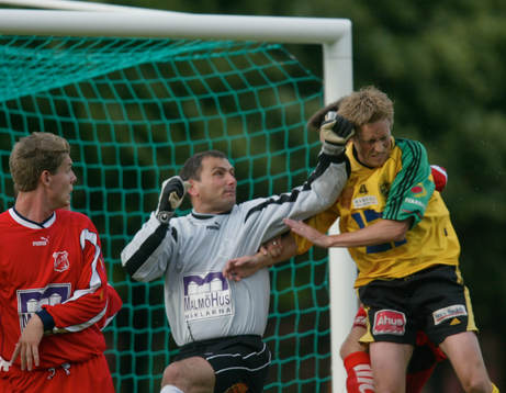 Jonnie Fedel boxar Stefan Noresson i skallen