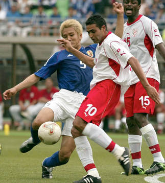   Junichi Inamoto, Japan och Kaies Ghodhbane, Tunisien 