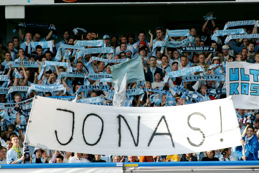 Malmös fans hälsar Jonas Thern välkommen. Malmö FF,
