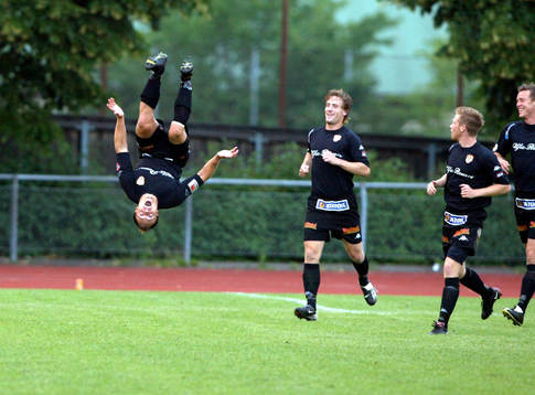 Jerry Månsson, Cafe Opera, slår en frivolt