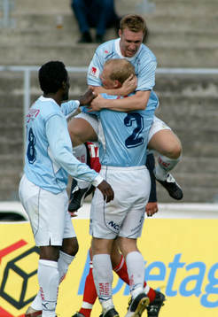 Måljubel, tre målskyttar, Peter Ijeh t.v. och Niklas