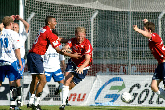  Robert Bengtsson Bärkroth och Afonso Alves, Örgryte, jubel.