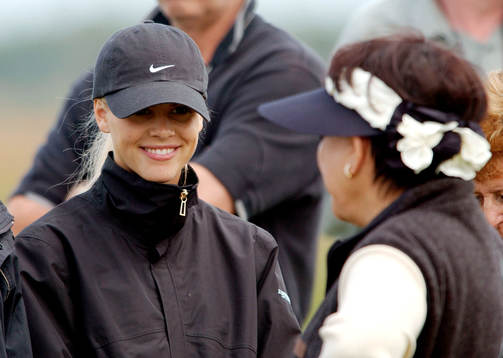 Tiger Woods flickvän Elin Nordegren följde sin fästman