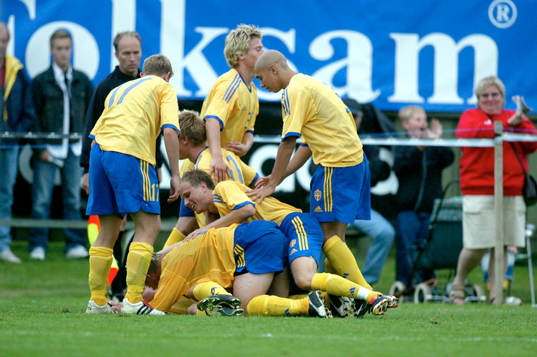  Petter Andersson, Sverige har gjort mål och Sverige jublar.