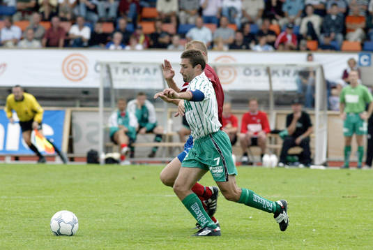 Dorde Uzelac, Frölunda tar sig förbi en Öster-försvarare