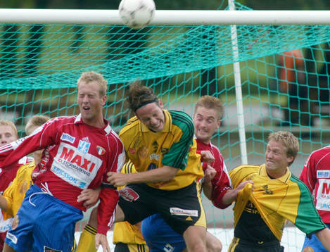 Nickduell, hörna, tröjdragning, grimaser, Alexander