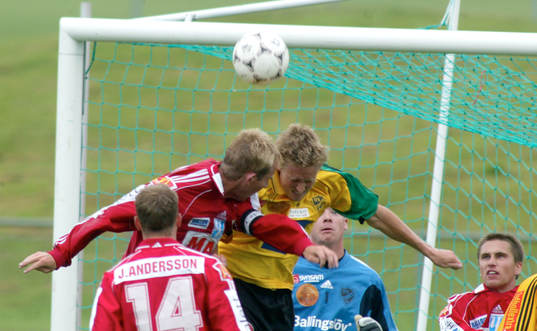 Nickduell, Stefan Noresson nickar undan bollen