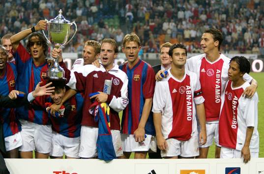 Ajax vinnare i cupen. Näst längst till höger är Zlatan
