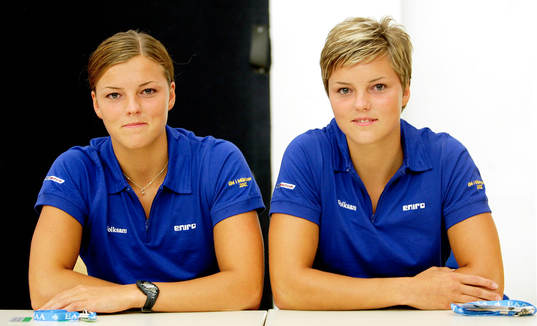 Jenny och Sussanna Kallur, Sverige