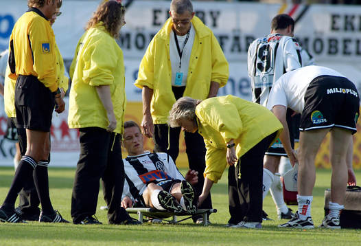 Fotboll. Allsvenskan. Landskrona, Magnus Torvaldson. Skada